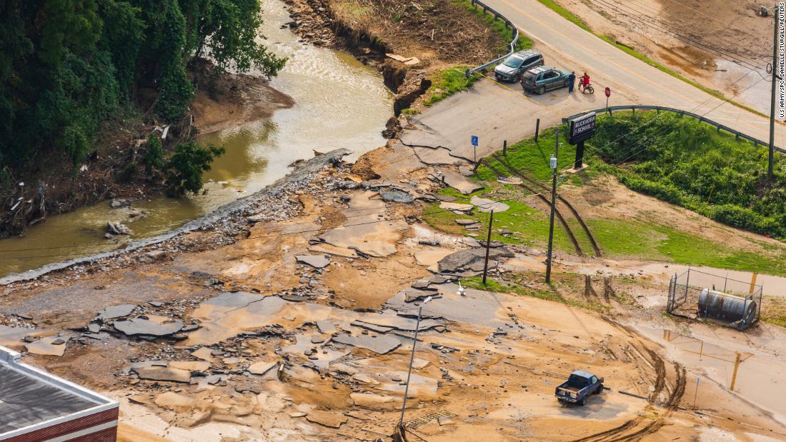 More help needed to reach people stranded by deadly Kentucky flooding - many of whom need insulin or other care - resident says