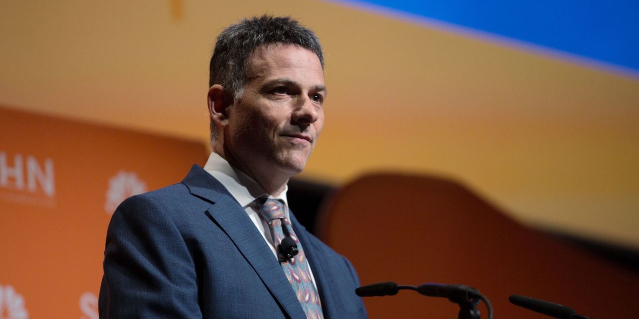 Einhorn bets Musk will be forced to buy Twitter