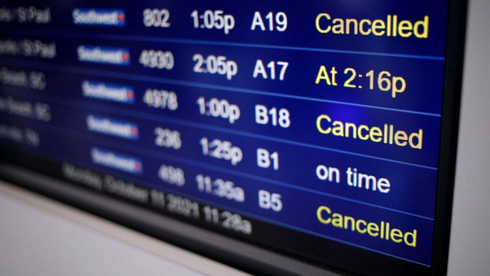 DOT rule would require airlines to issue refunds for domestic flights delayed 3 hours