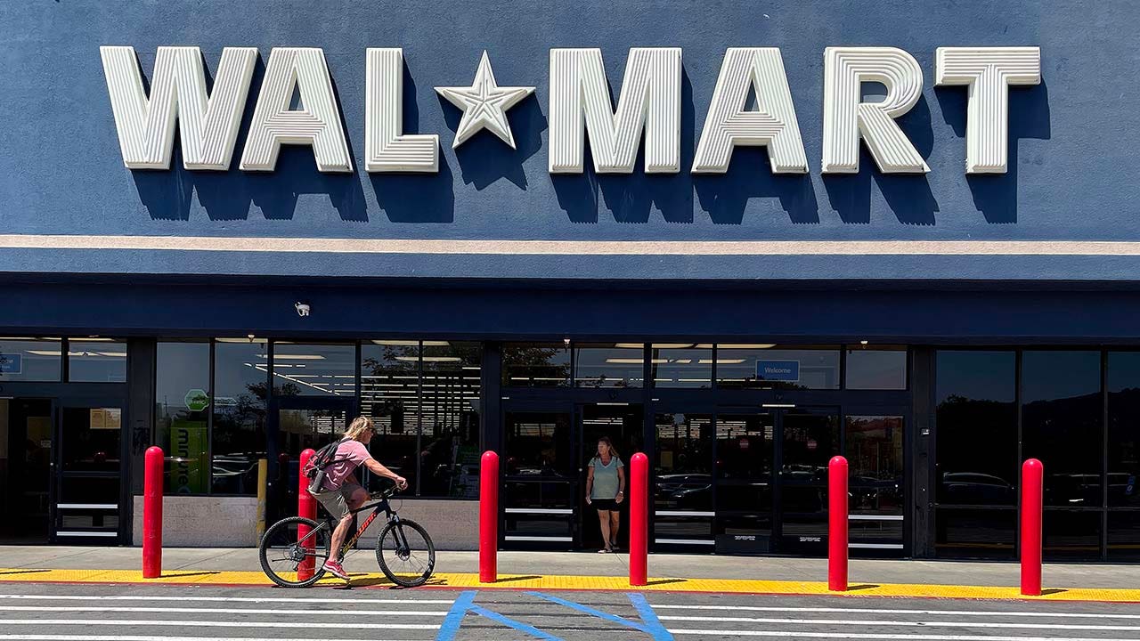 Walmart, Oracle and Robinhood lead job cuts this week